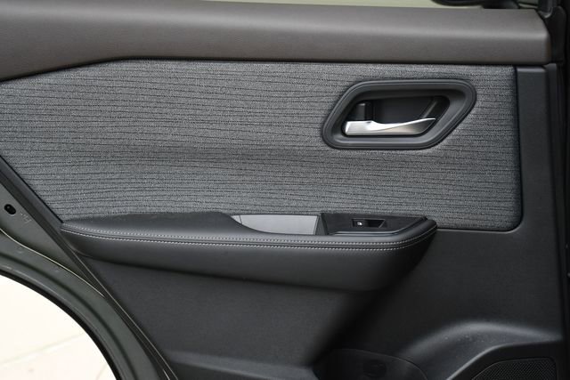 Used 2023 Nissan Rogue SV image 25