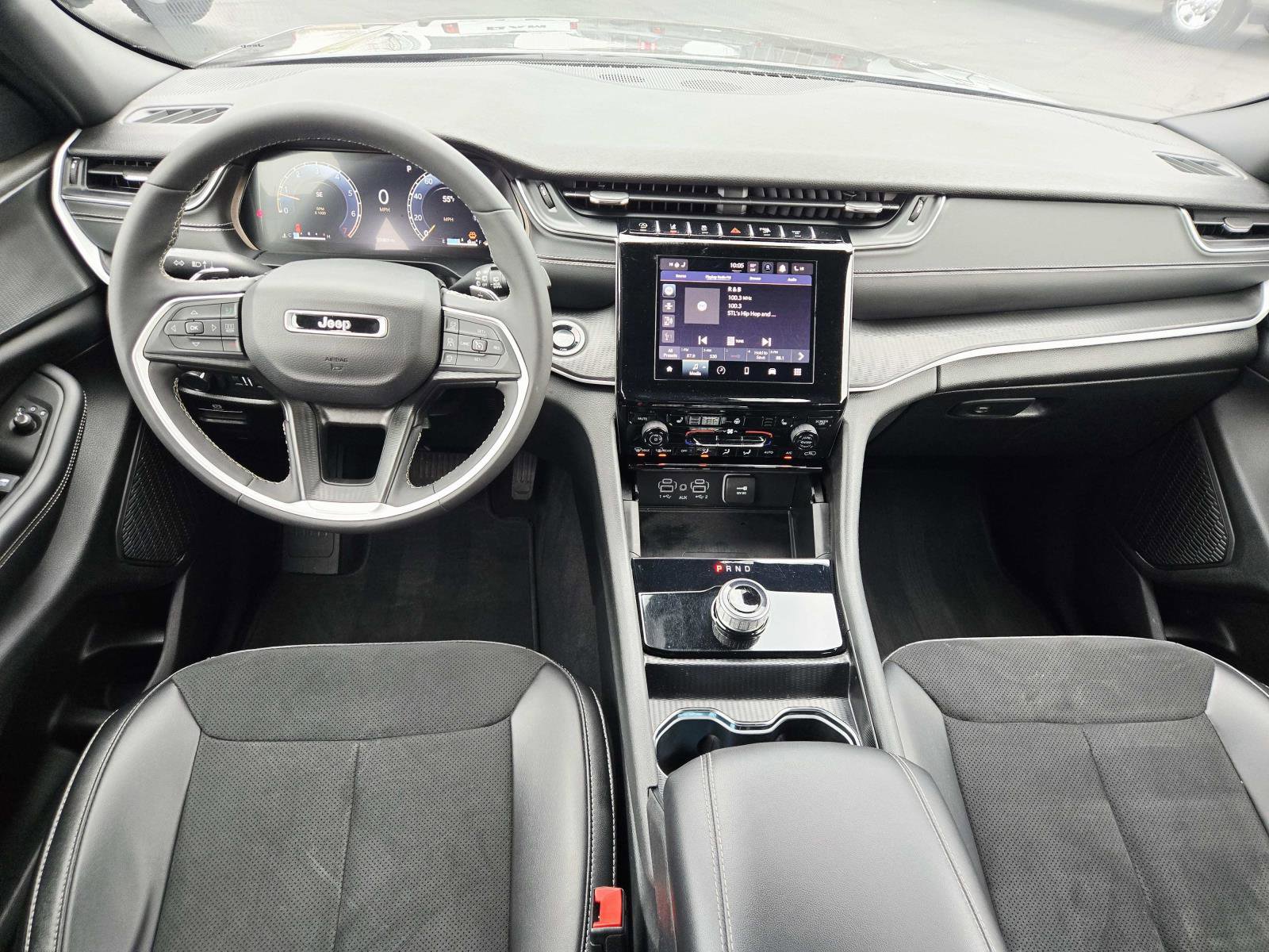 Used 2024 Jeep Grand Cherokee Altitude image 11