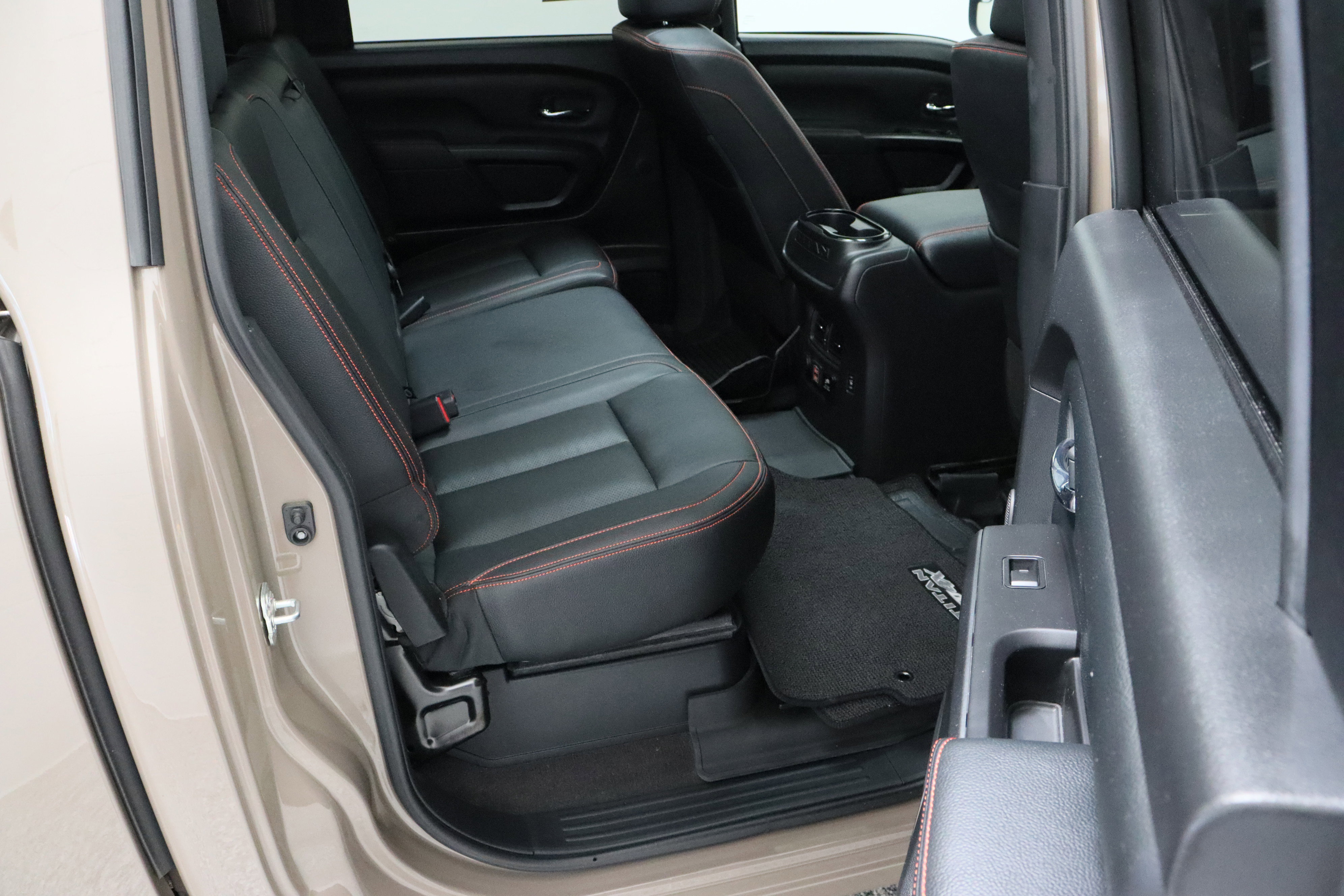 Used 2022 Nissan Titan PRO-4X w/ Pro-4x Convenience Package image 38