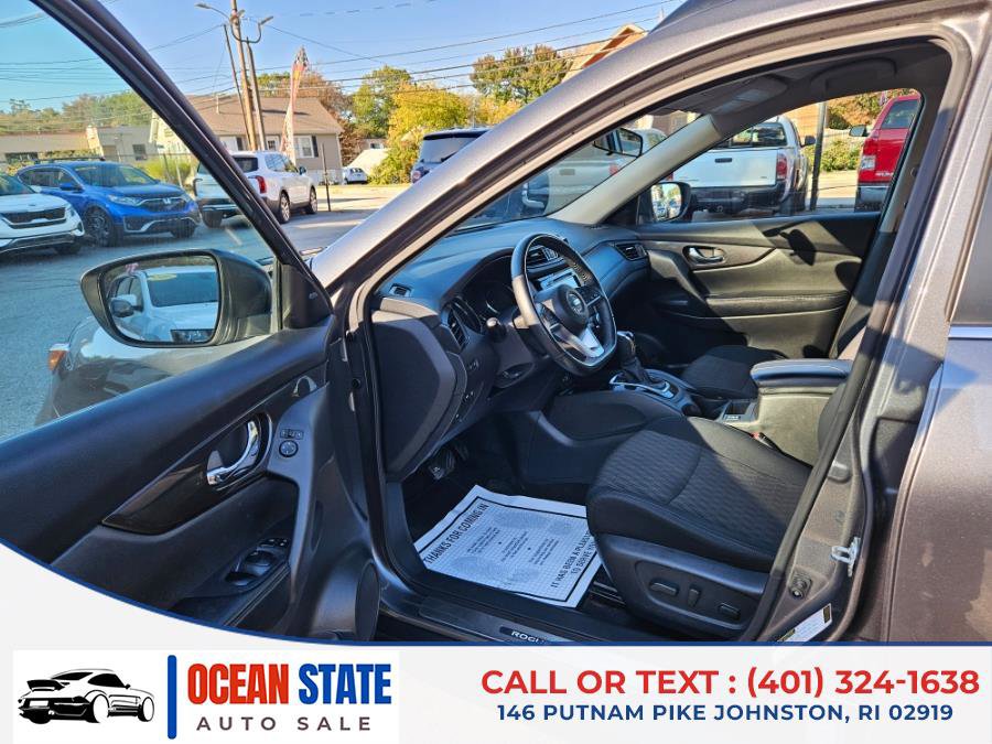 Used 2018 Nissan Rogue SV image 10