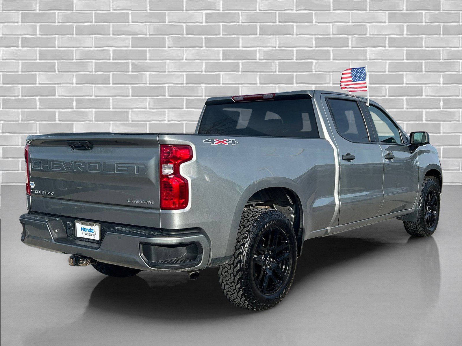 Used 2023 Chevrolet Silverado 1500 Custom image 5