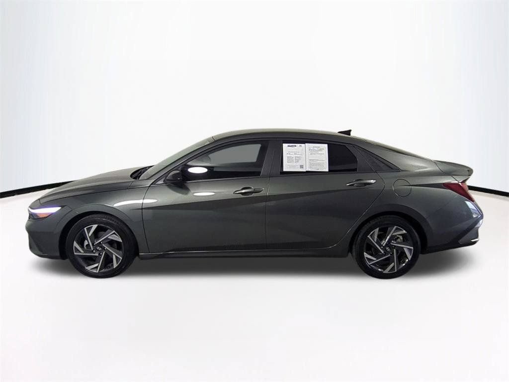 Used 2025 Hyundai Elantra Sport FWD image 8