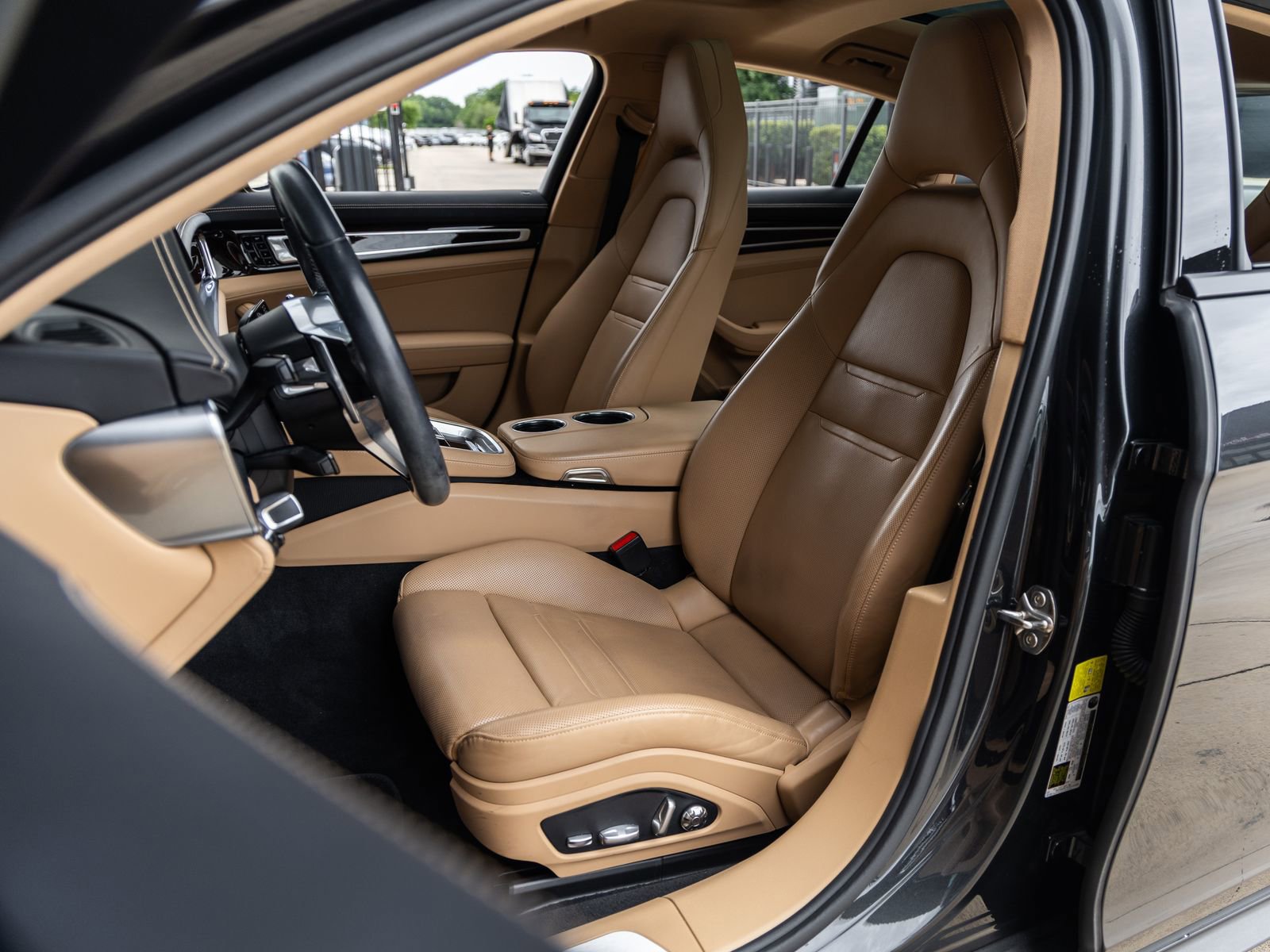 Certified 2018 Porsche Panamera image 5