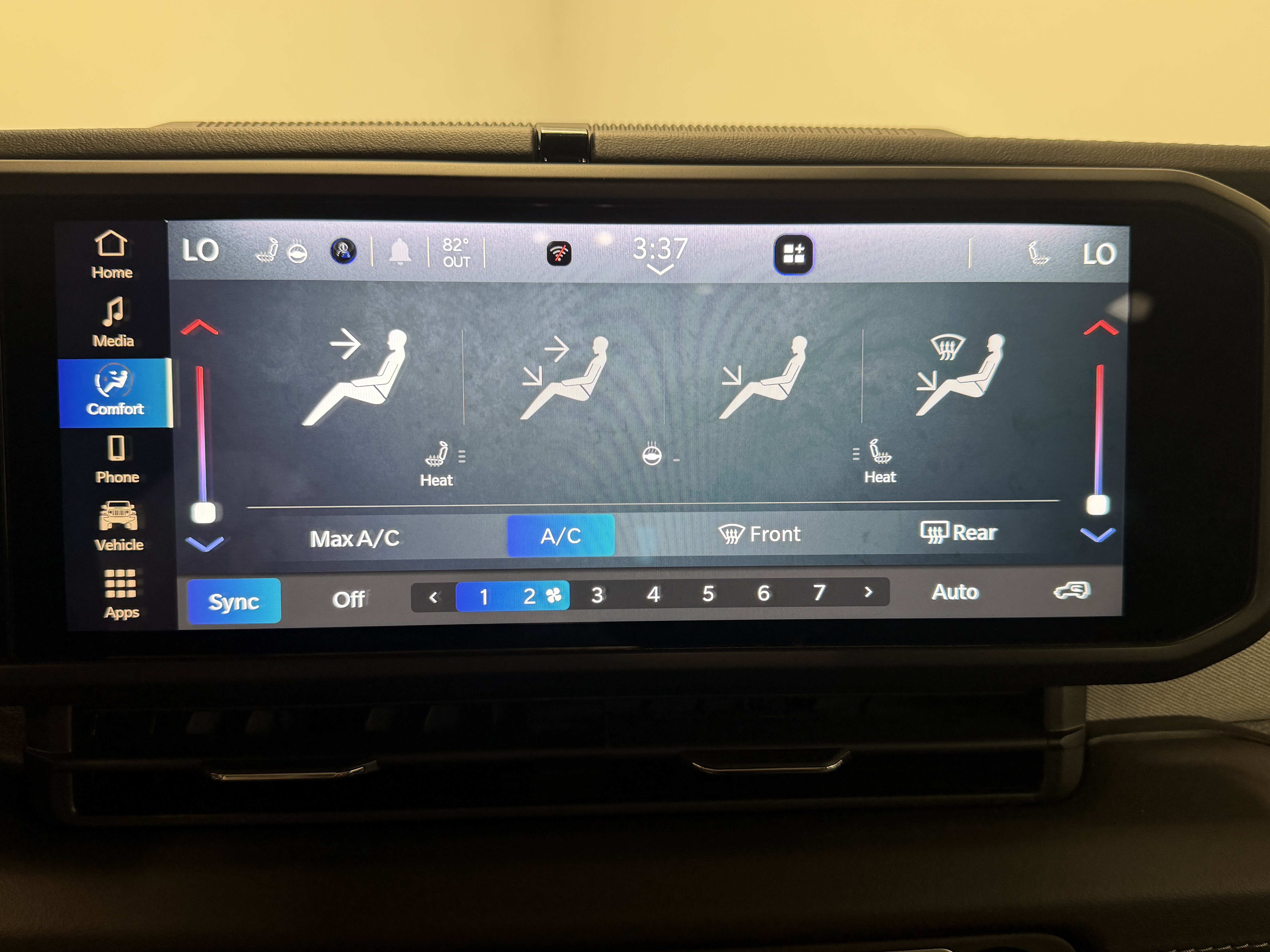 Used 2025 Jeep Wrangler Unlimited Sahara AWD/4WD image 8