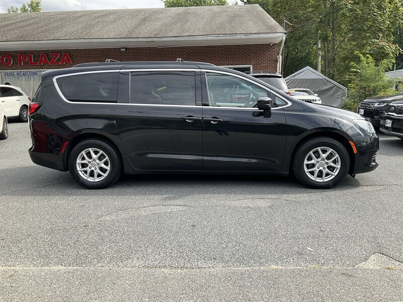 Used 2020 Chrysler Voyager Lxi FWD image 4