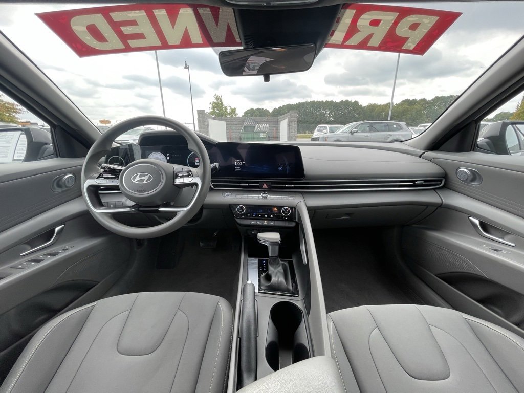Used 2024 Hyundai Elantra SEL image 27