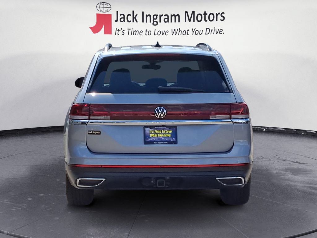 Used 2026 Volkswagen Atlas SE w/ Panoramic Sunroof Package FWD image 4