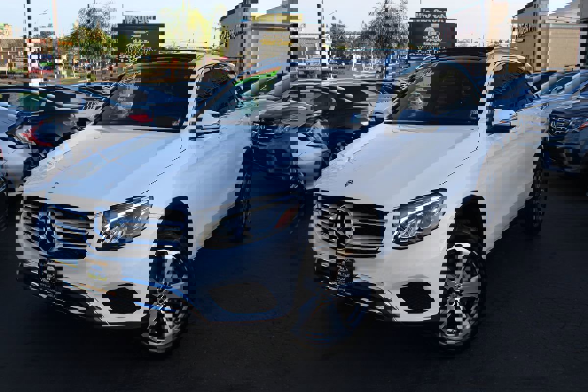 Used 2019 Mercedes-Benz GLC 300 4MATIC image 2