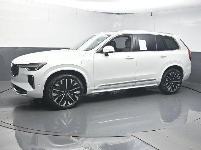 Used 2026 Volvo XC90 T8 Plus w/ Protection Package Premier AWD/4WD image 4