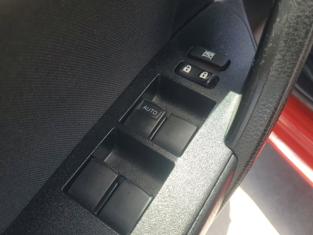 Used 2018 Toyota Corolla LE FWD image 17