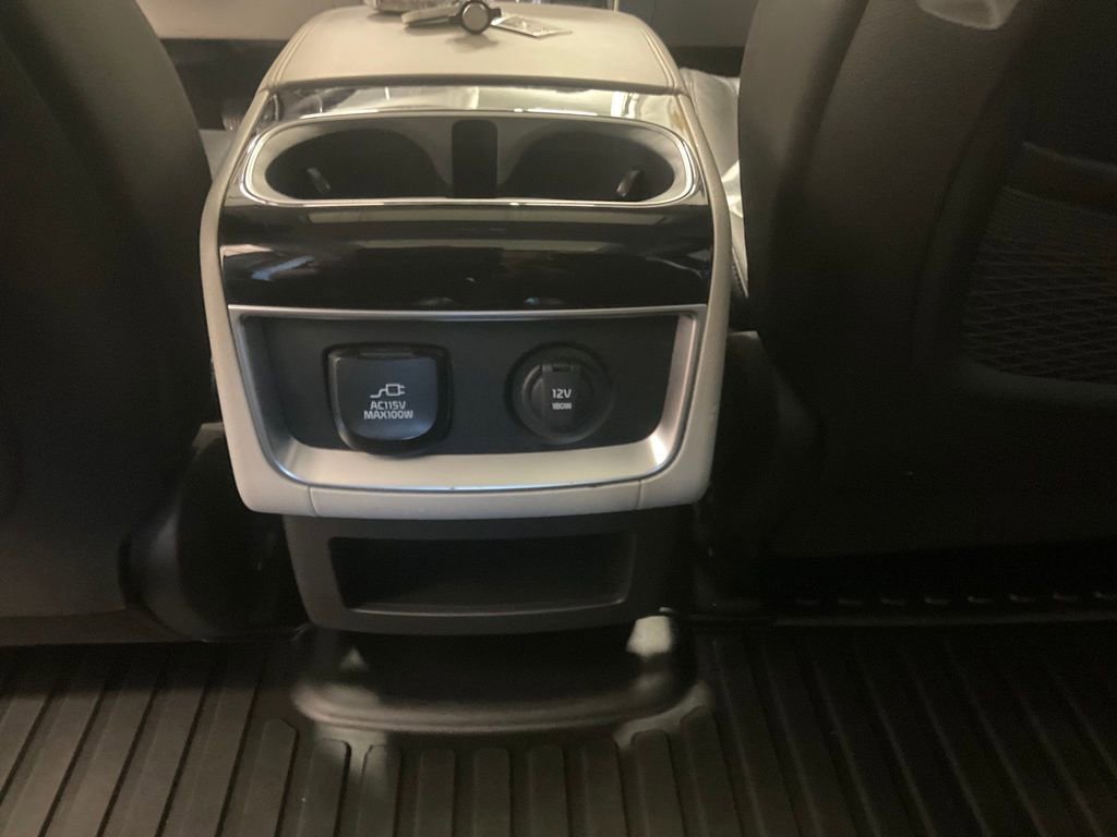 Used 2023 Kia Carnival SX Prestige image 39