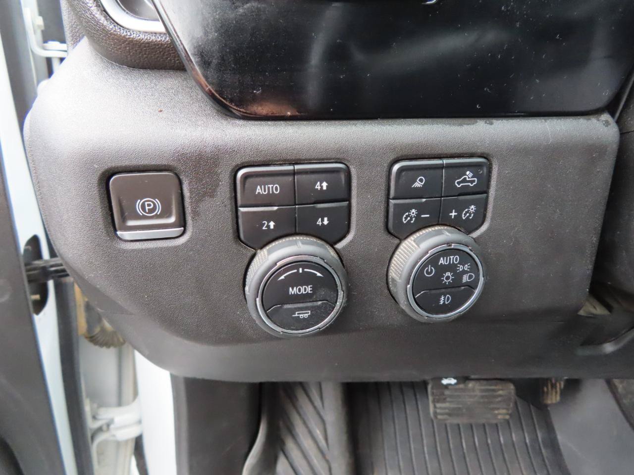 Used 2024 Chevrolet Silverado 2500 LT AWD/4WD image 28