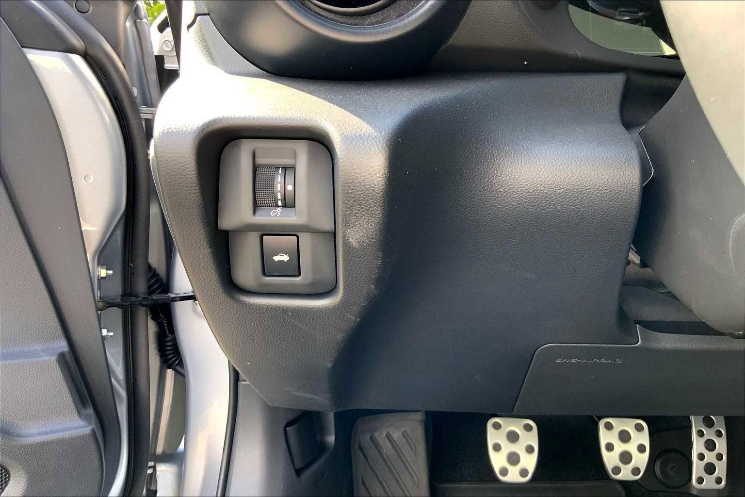 New 2025 Toyota GR86 Premium image 18