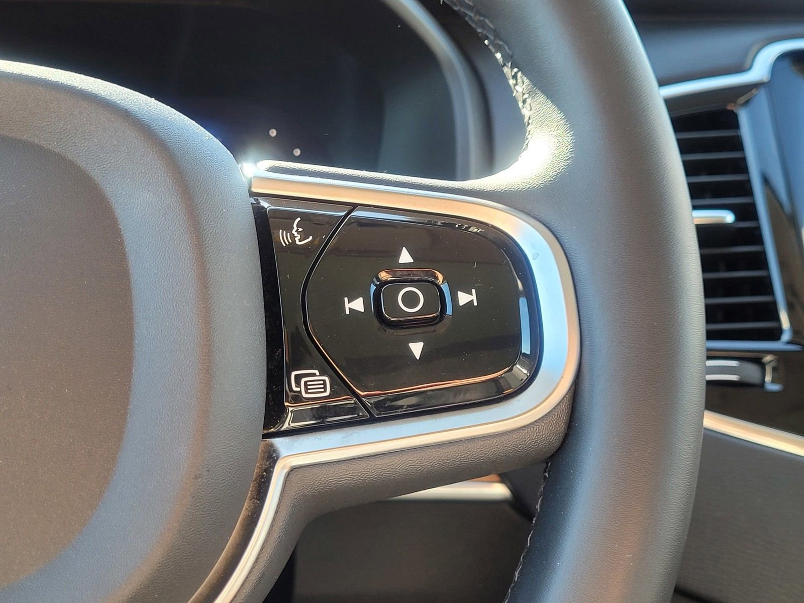 Certified 2023 Volvo XC90 T8 Plus w/ Protection Package Premier image 21