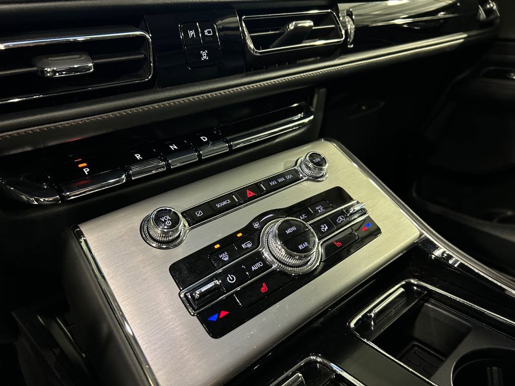 Certified 2023 Lincoln Aviator AWD image 17