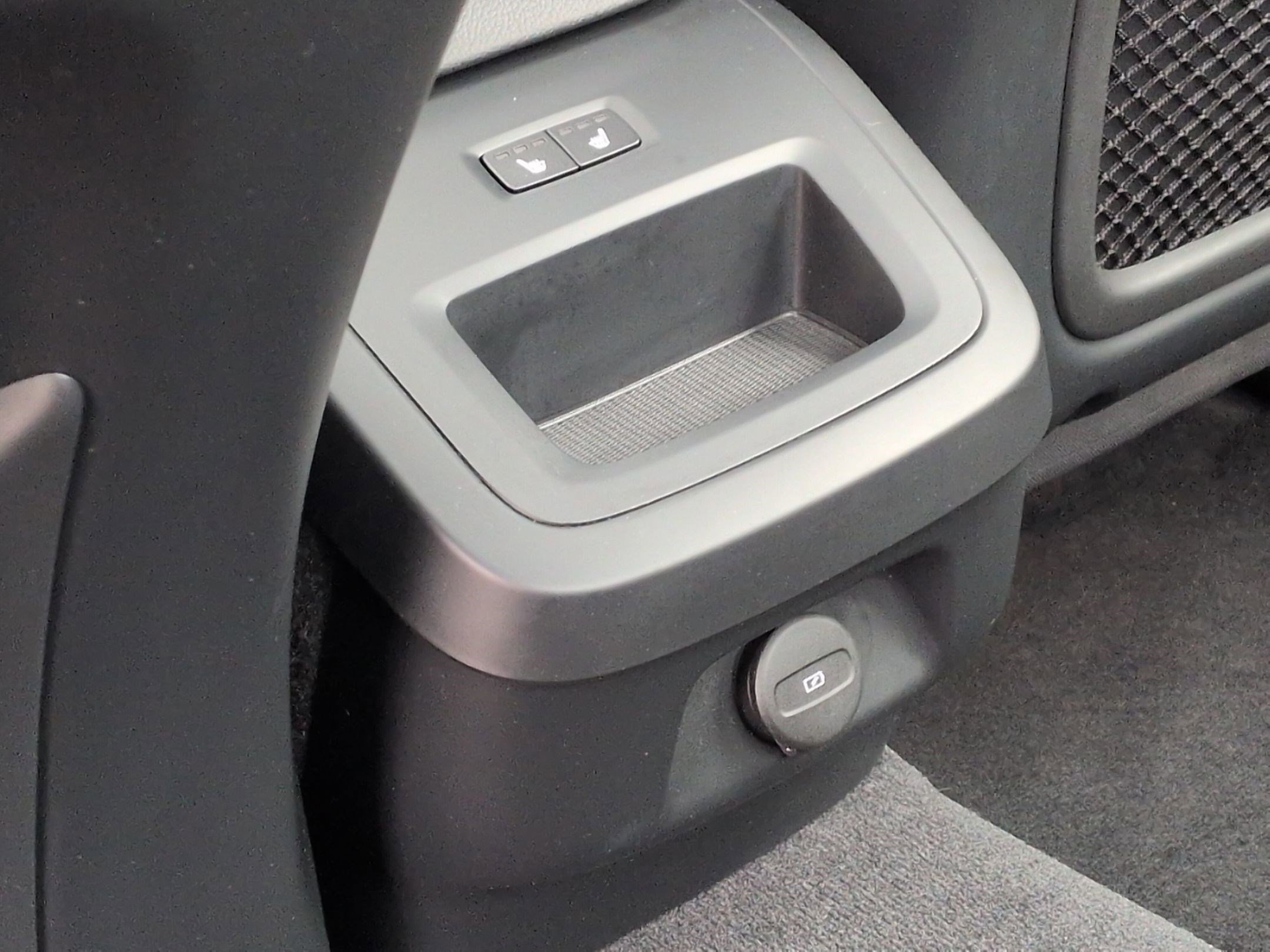 Used 2021 Volvo S60 T5 Momentum w/ Advanced Package image 26