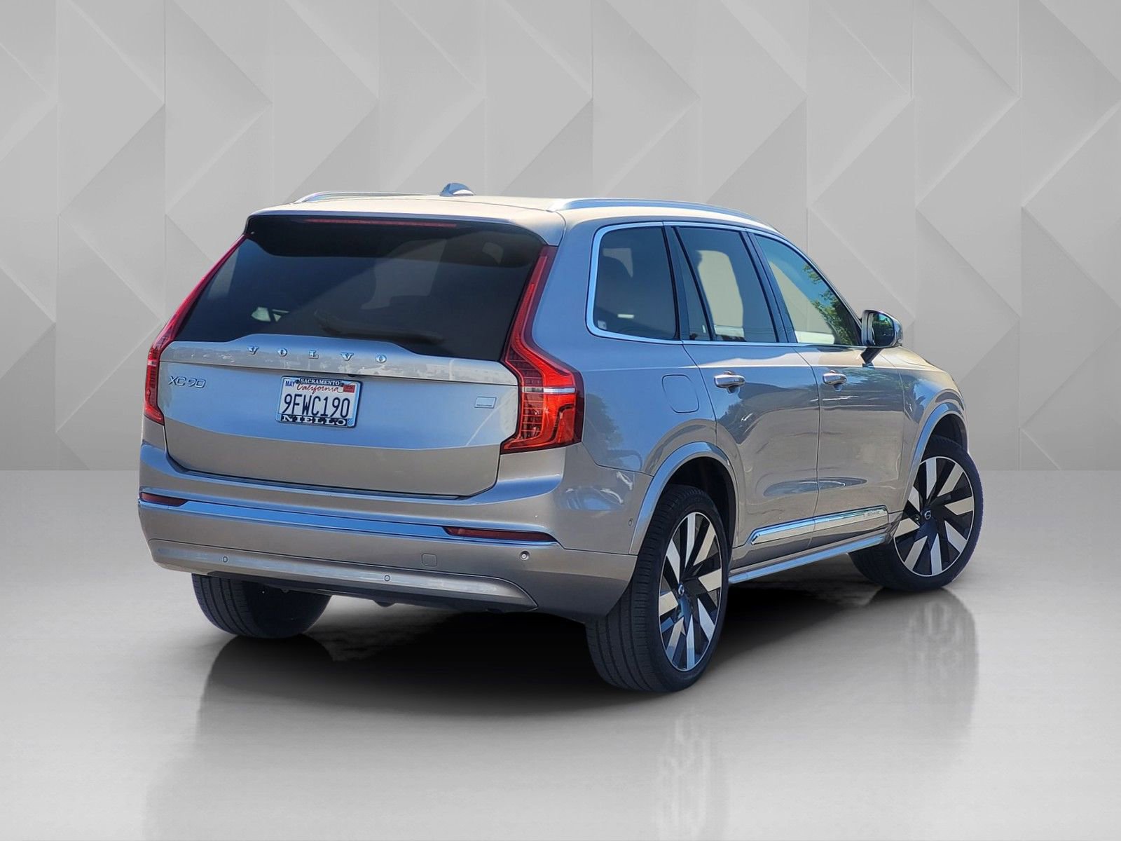 Certified 2023 Volvo XC90 T8 Ultimate w/ Protection Package Premier image 6