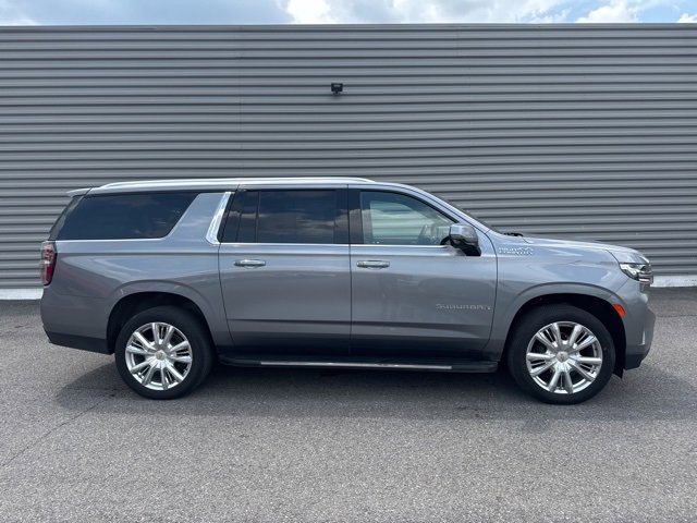 Used 2022 Chevrolet Suburban High Country image 2
