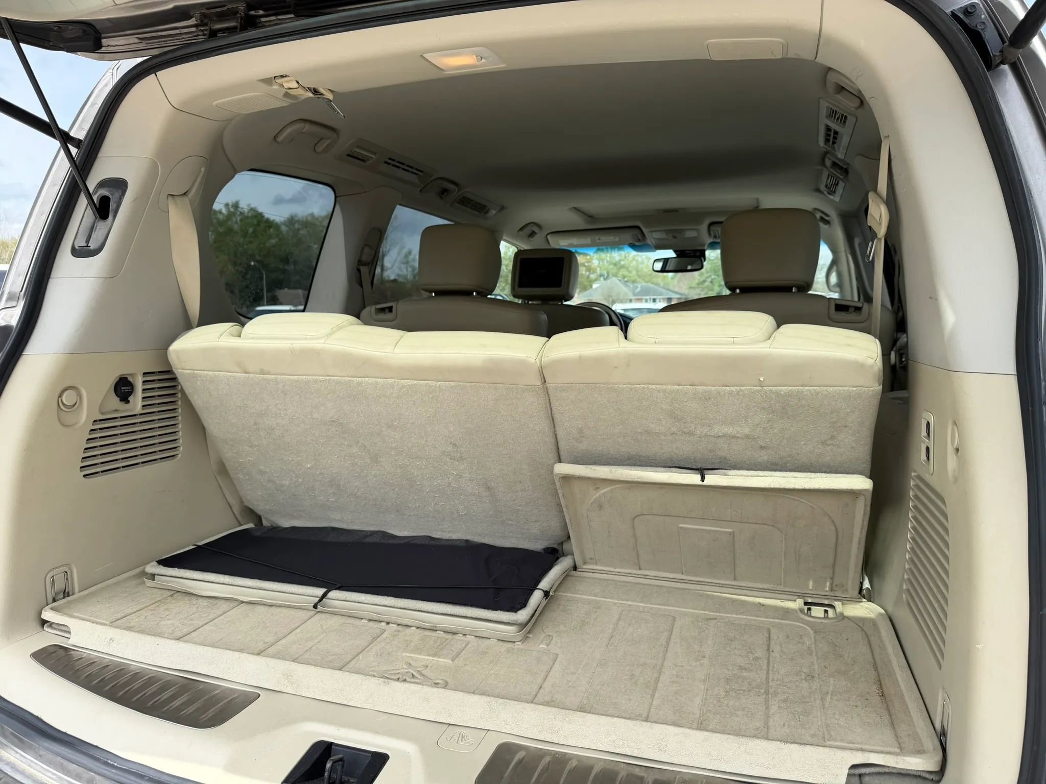 Used 2014 INFINITI QX80 2WD w/ Deluxe Touring Package image 23