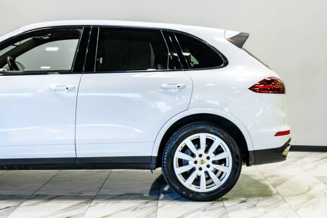 Used 2017 Porsche Cayenne AWD/4WD image 19