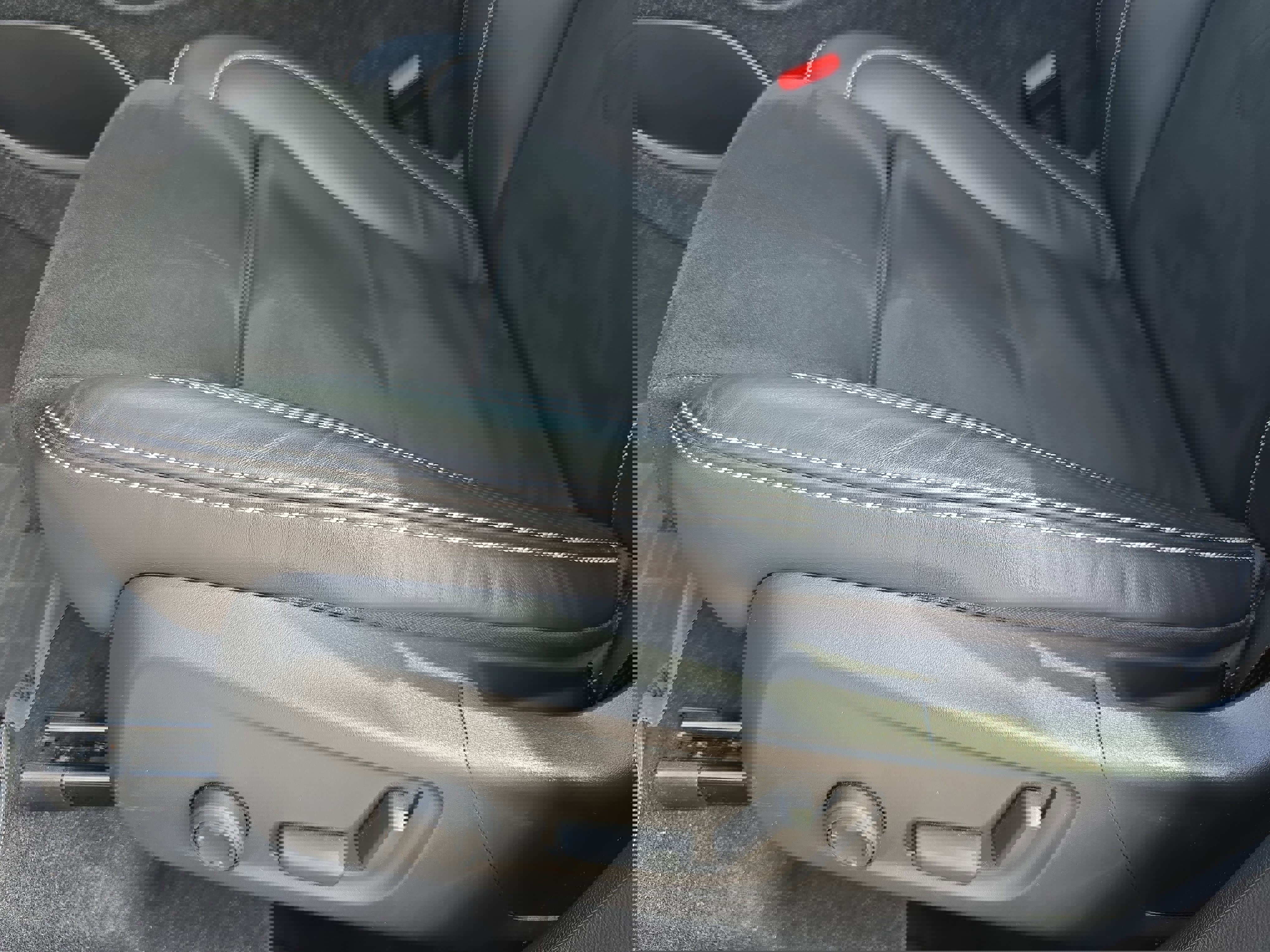 Used 2022 Volvo XC40 T5 R-Design w/ Advanced Package image 29