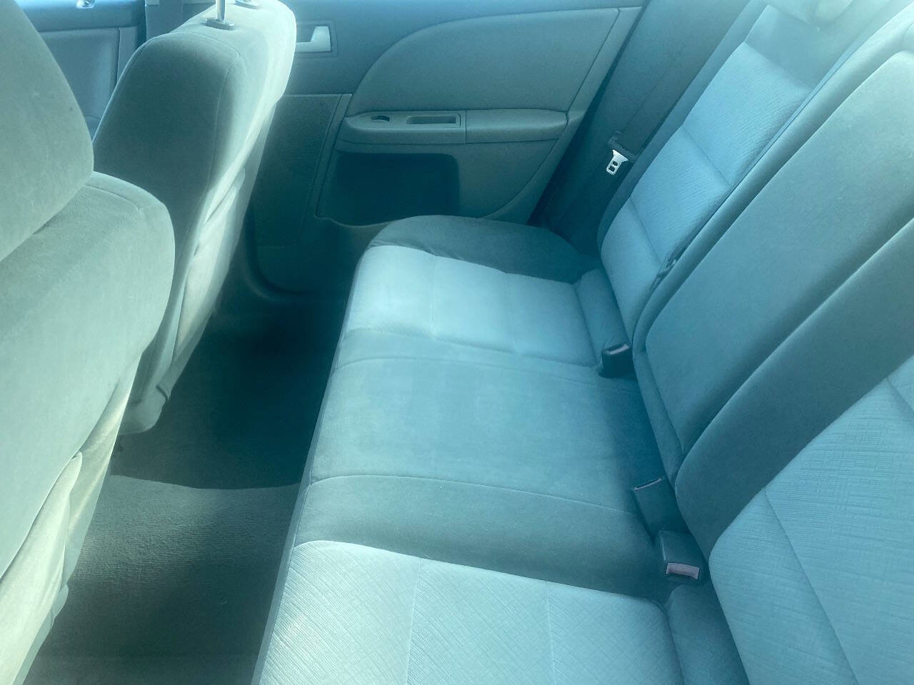 Used 2005 Mercury Montego Luxury FWD image 6