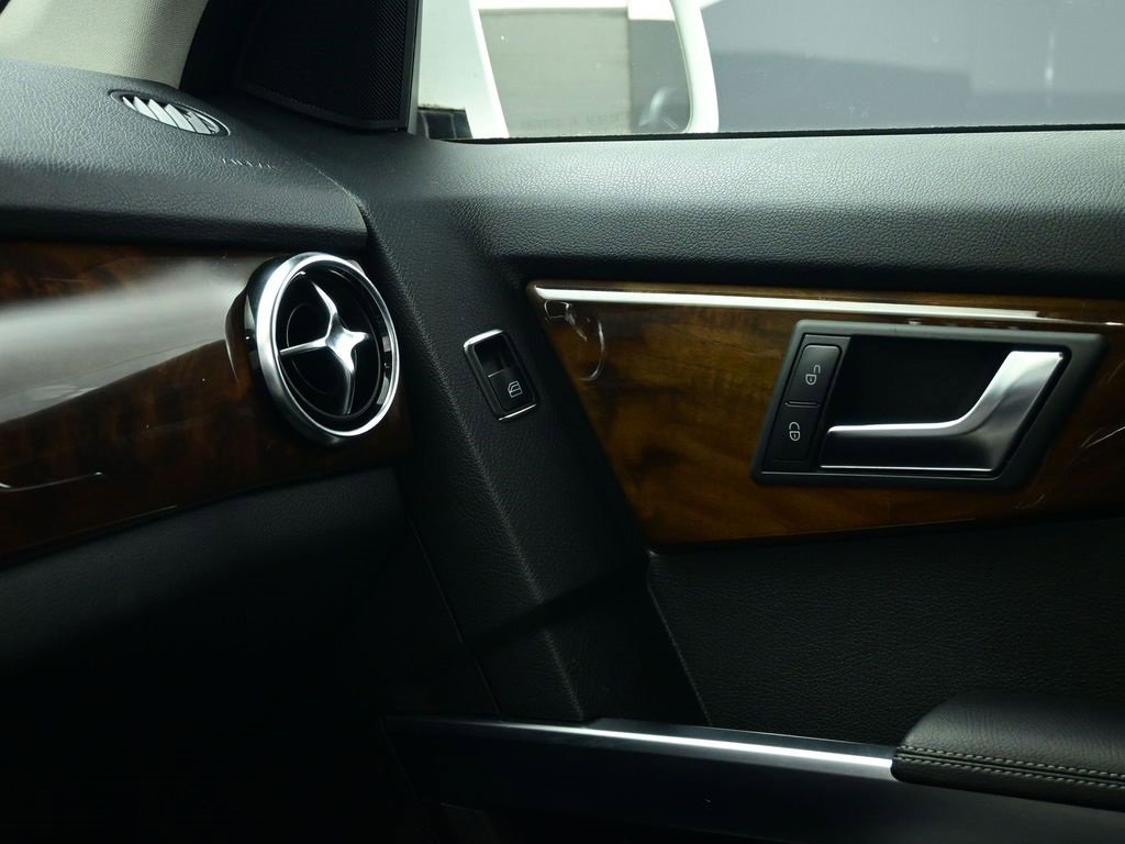Used 2015 Mercedes-Benz GLK 350 4MATIC image 25
