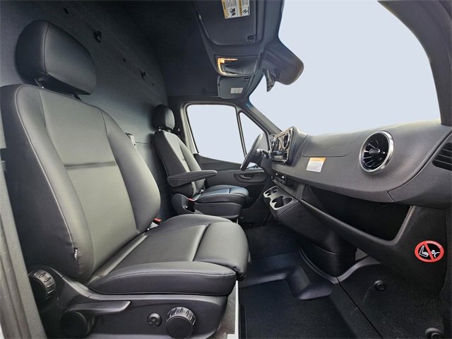New 2024 Mercedes-Benz eSprinter 170 Cargo image 9