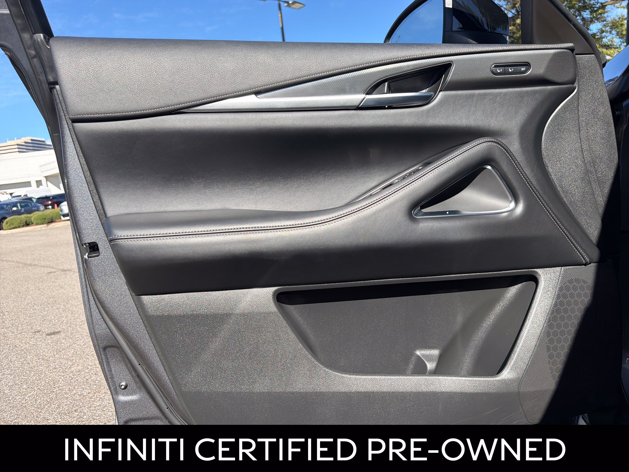 Certified 2025 INFINITI QX60 Luxe w/ Vision Package AWD/4WD image 29