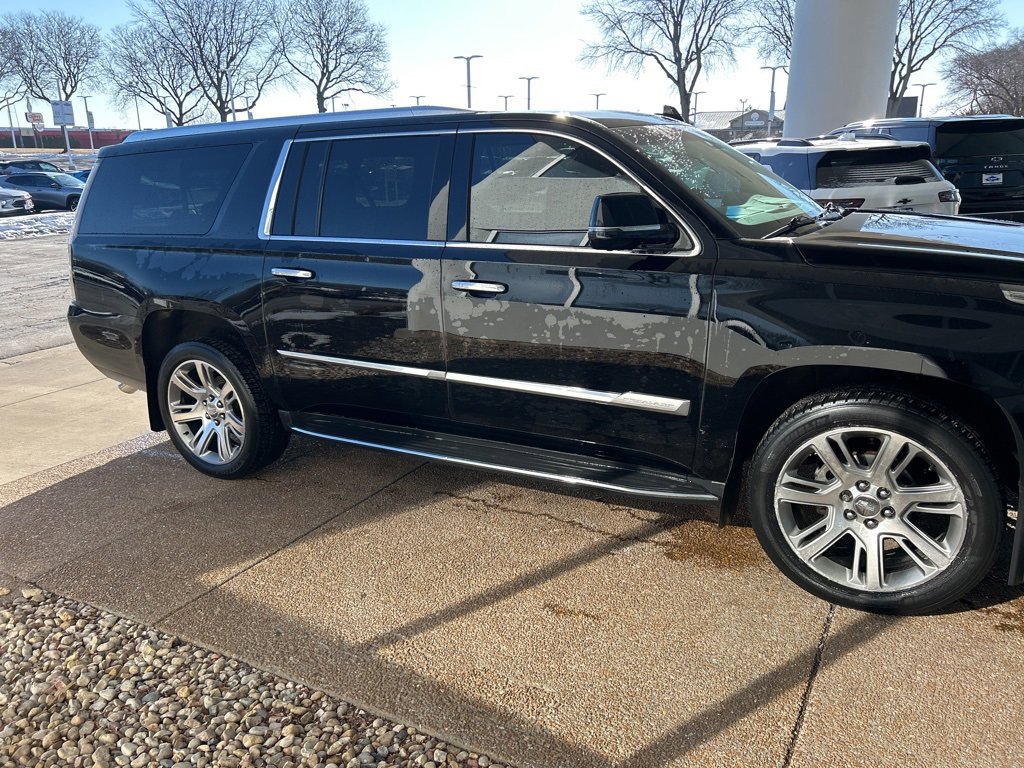 Used 2017 Cadillac Escalade ESV Luxury image 4