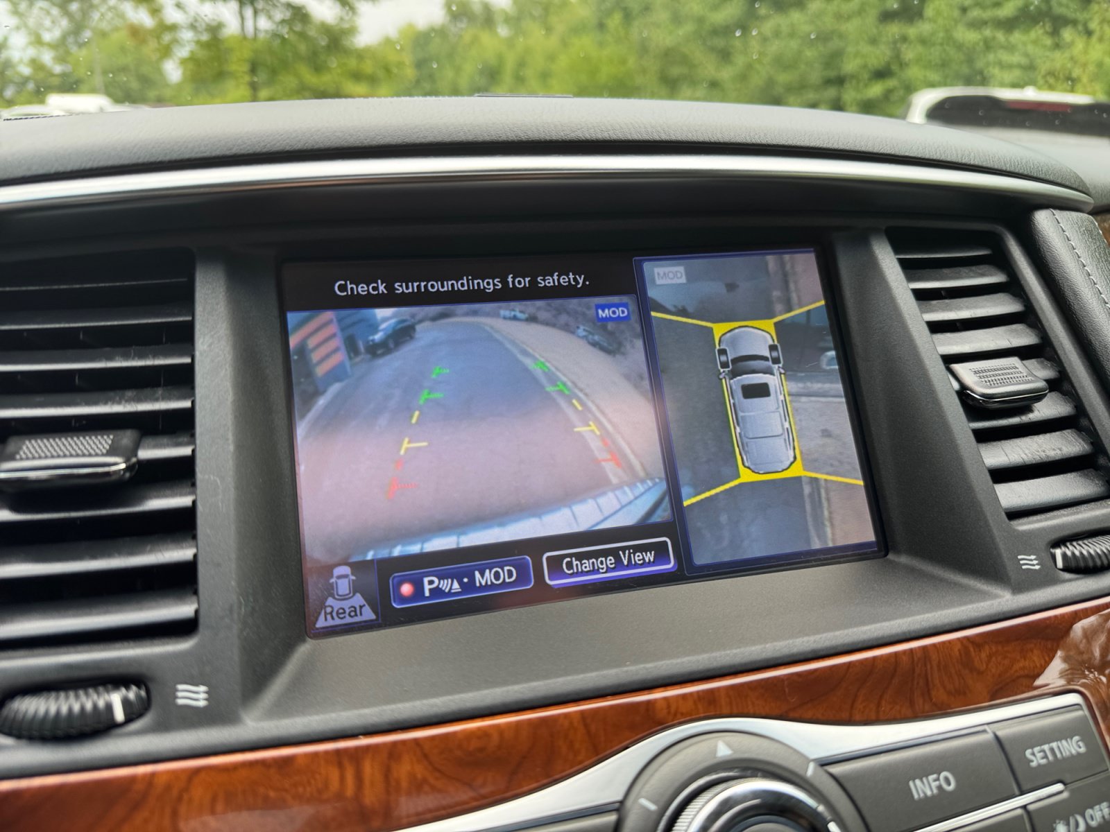Used 2016 INFINITI QX80 4WD w/ Deluxe Technology Package image 22