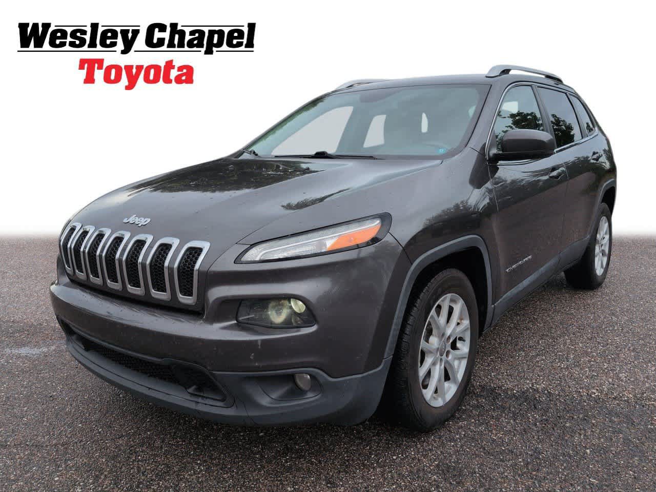 Used 2017 Jeep Cherokee Latitude w/ Safety/Convenience Group FWD image 1