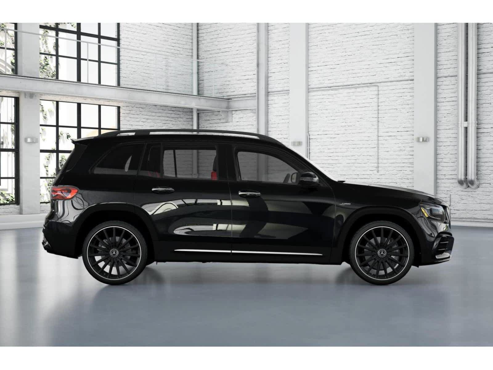Used 2026 Mercedes-Benz GLB 35 AMG 4MATIC image 2