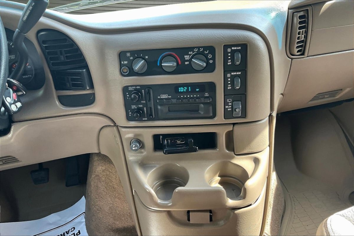 Used 2000 Chevrolet Astro Passenger RWD image 9