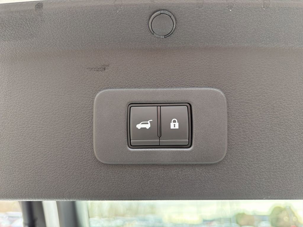 New 2026 Nissan Leaf Platinum+ w/ Cargo Package (Platinum+) FWD image 17