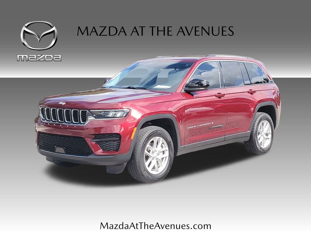 Used 2023 Jeep Grand Cherokee Laredo image 1