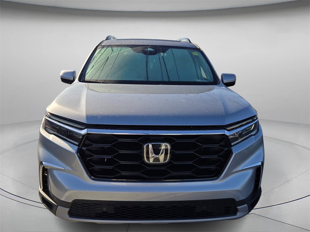 Used 2023 Honda Pilot Touring image 3