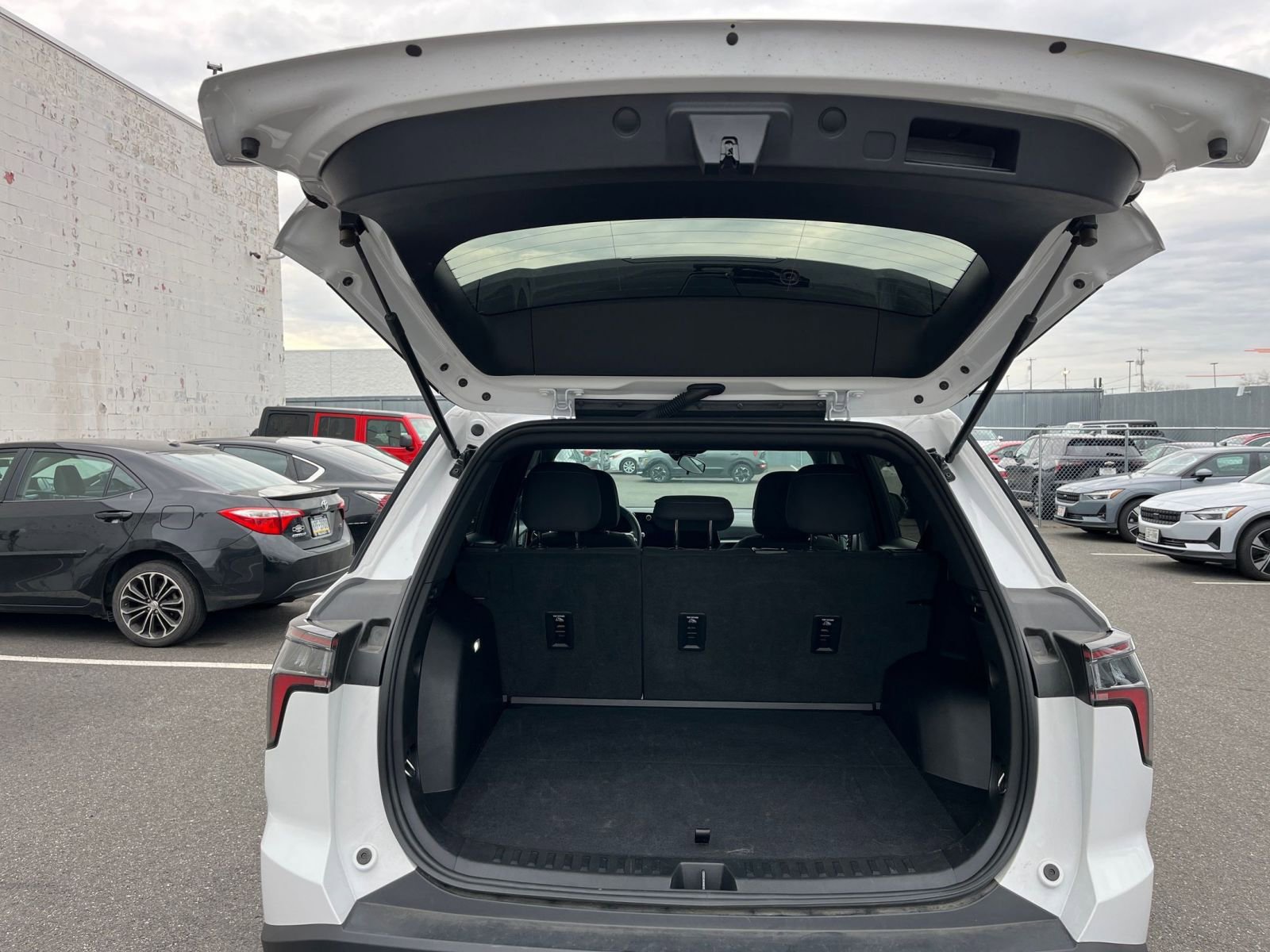 Used 2025 Chevrolet Equinox LT image 30