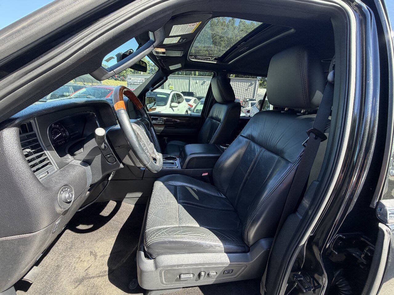 Used 2015 Lincoln Navigator L 2WD image 12