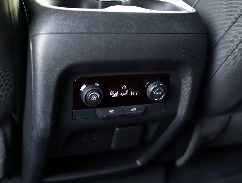 Used 2024 Chevrolet Traverse LT w/ Midnight/Sport Edition image 28