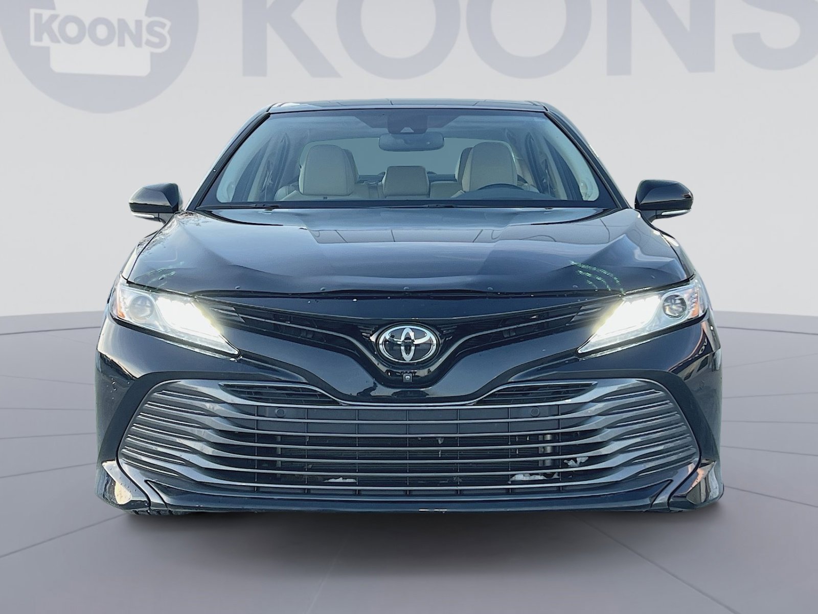 Used 2020 Toyota Camry XLE image 11
