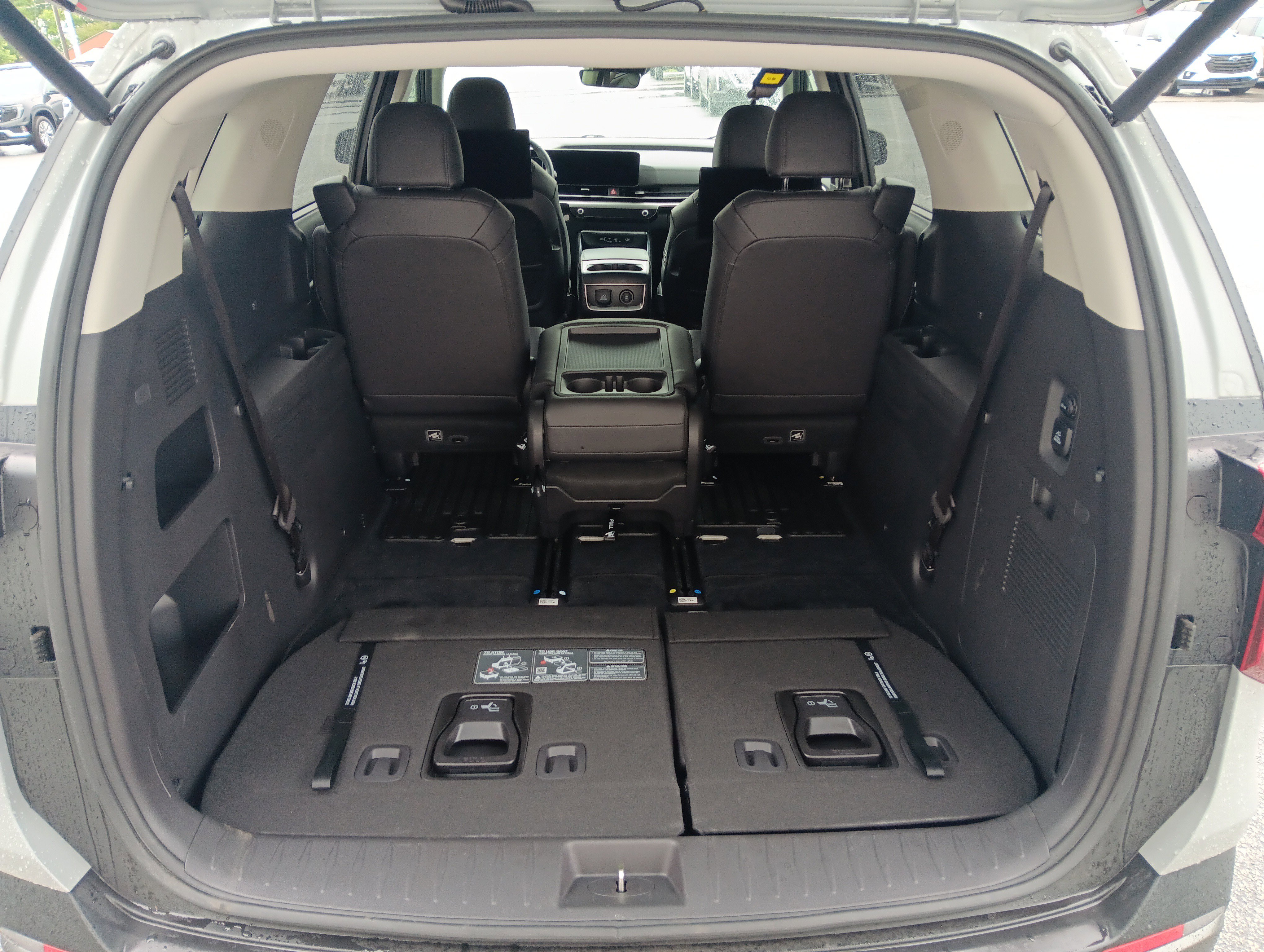 Used 2025 Kia Carnival SX FWD image 19