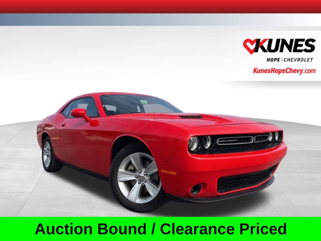 Used 2023 Dodge Challenger SXT image 1