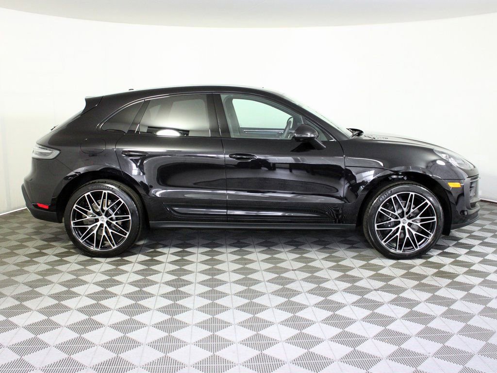 Certified 2025 Porsche Macan image 8