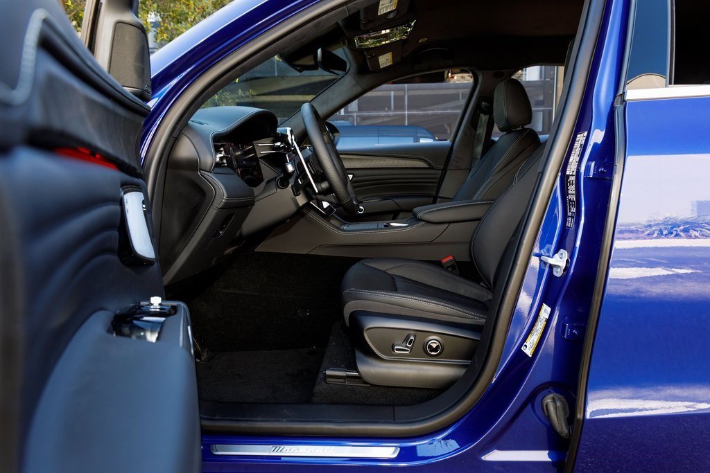 New 2025 Maserati Grecale GT image 21