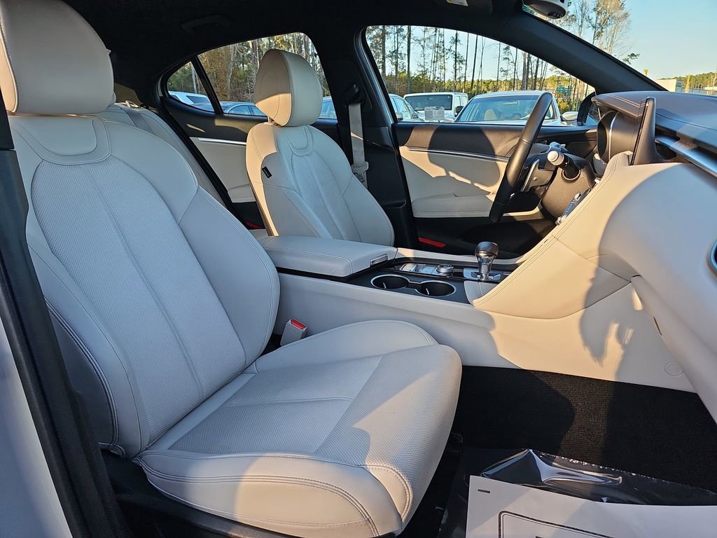 Used 2025 Genesis G70 2.5T image 12
