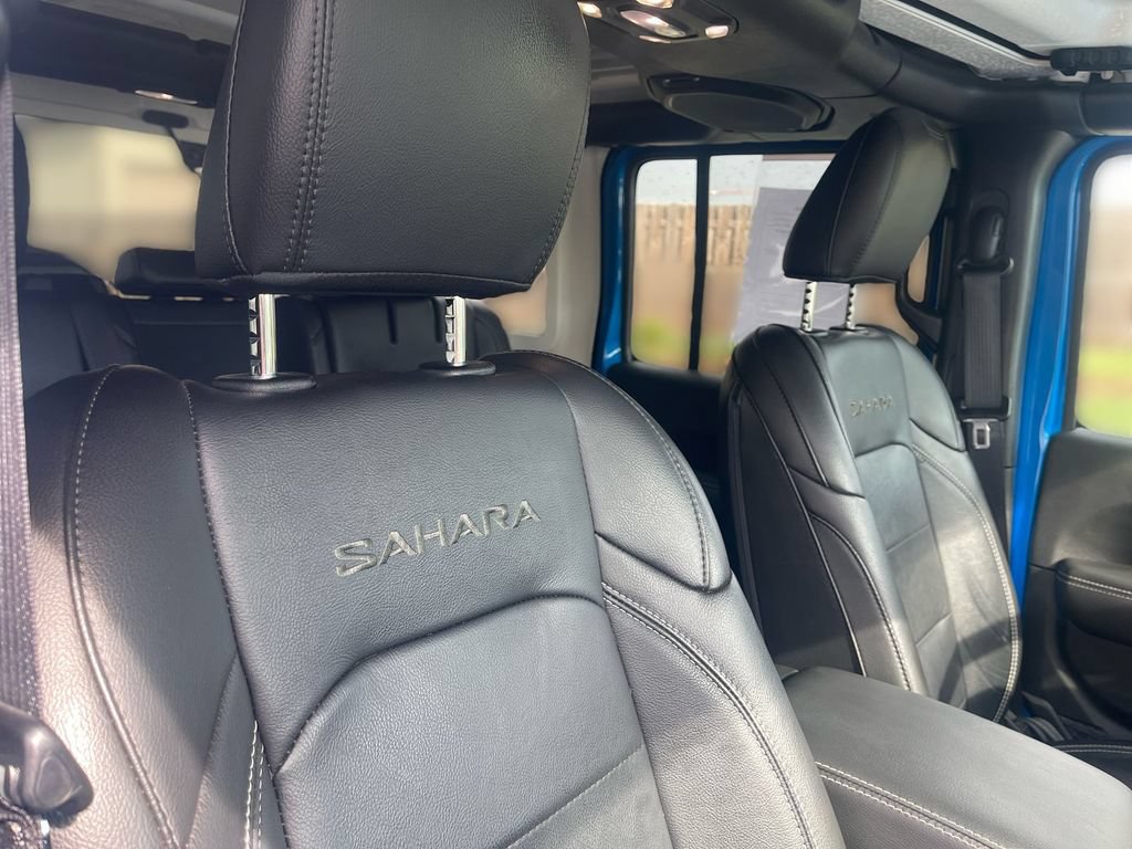 Used 2023 Jeep Wrangler Unlimited Sahara w/ Cold Weather Group AWD/4WD image 39