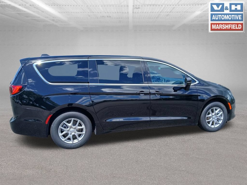 New 2026 Chrysler Voyager LX FWD image 8