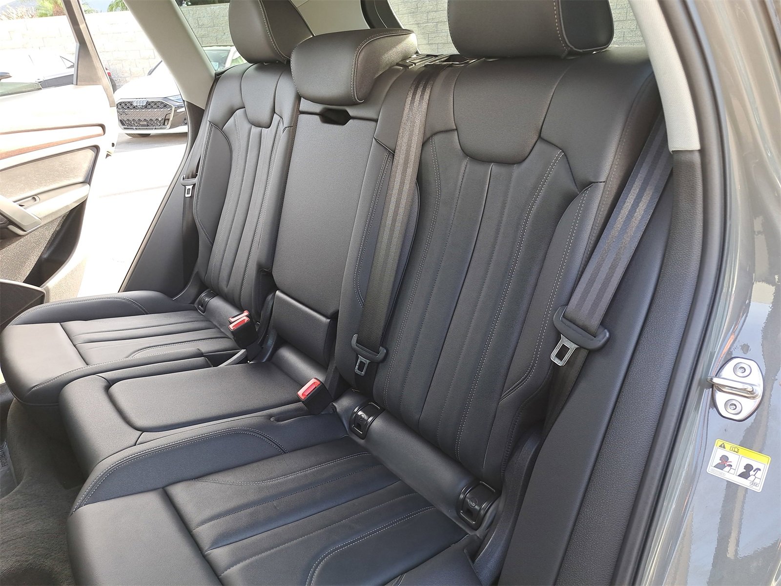 Used 2023 Audi Q5 e Premium w/ Convenience Package image 14