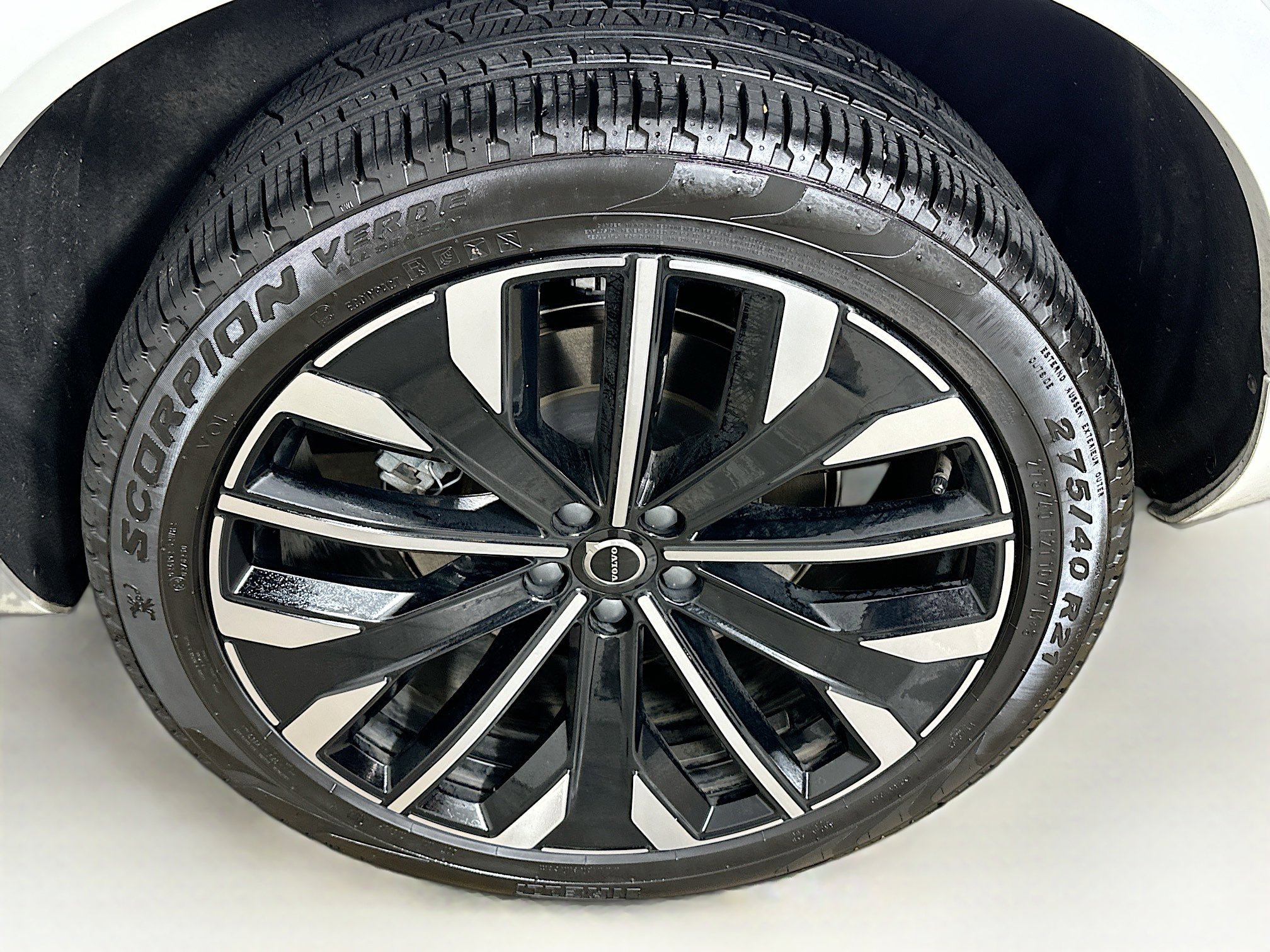 Used 2025 Volvo XC90 B5 Plus image 11